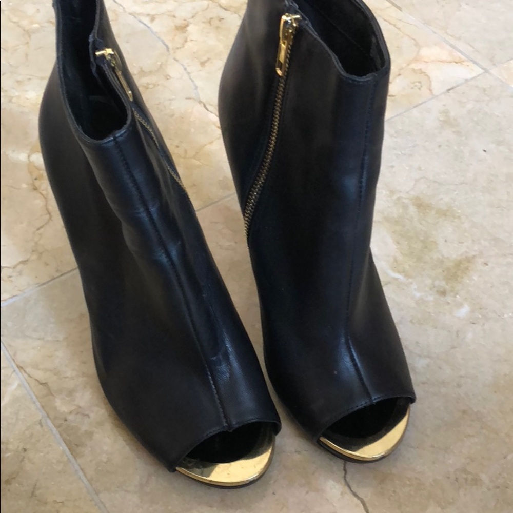 Steve Madden gold peep toe booties!